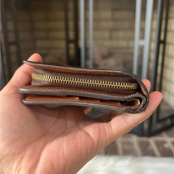 Louis Vuitton Monogram Wallet - Picture 15 of 16